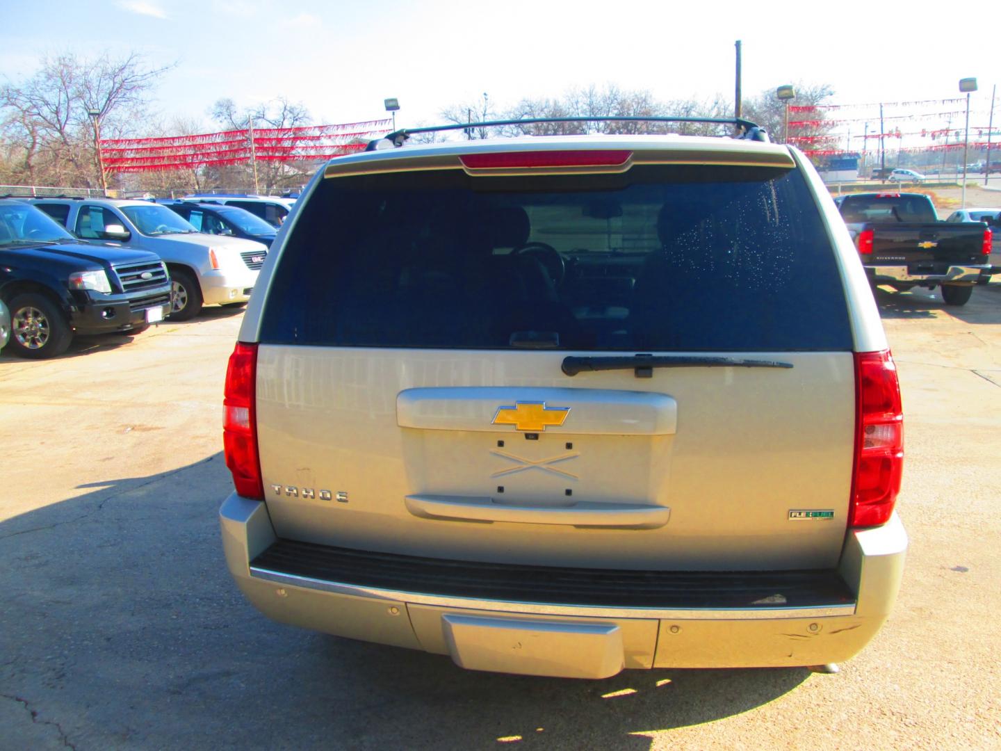 2012 GOLD Chevrolet Tahoe (1GNSCCE07CR) , located at 1815 NE 28th St., Fort Worth, TX, 76106, (817) 625-6251, 32.795582, -97.333069 - Photo#5